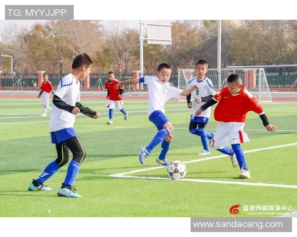 当足球明星踢键子展现球场之外的另一种魅力与风采 当足球明星踢键子展现球场之外的另一种魅力与风采