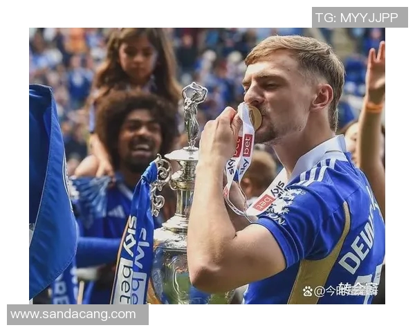 新加坡足球明星代言人揭晓引发球迷热议与期待 新加坡足球明星代言人揭晓引发球迷热议与期待